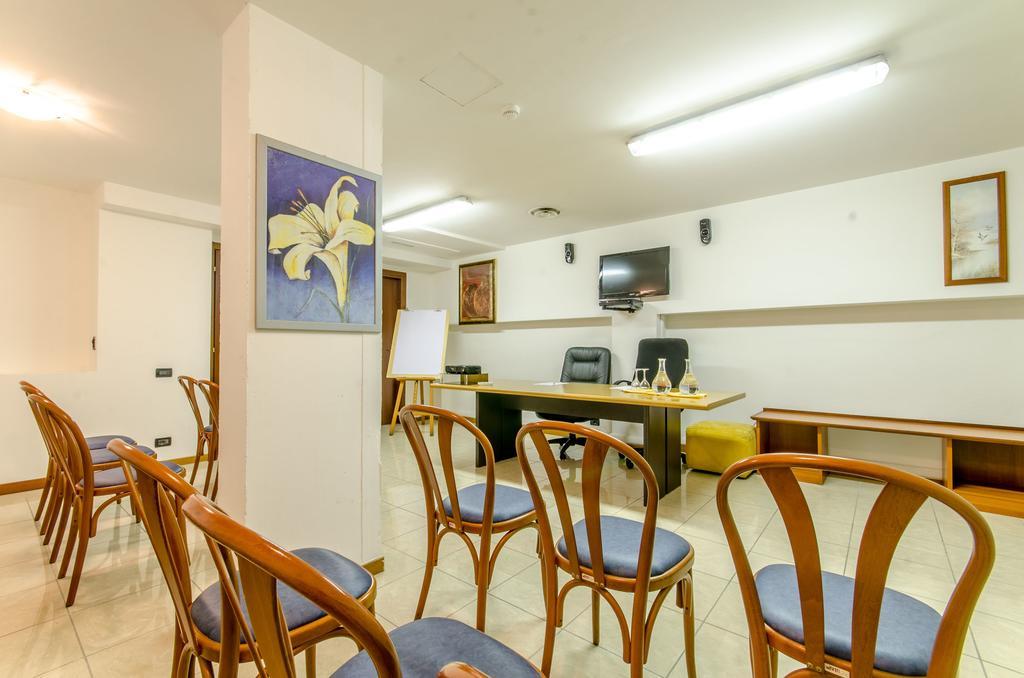 Hotel Federico II L'Aquila Bagian luar foto