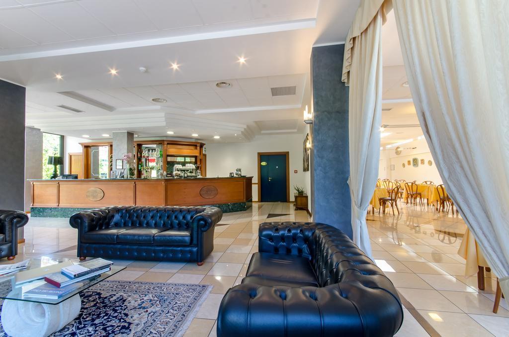 Hotel Federico II L'Aquila Bagian luar foto