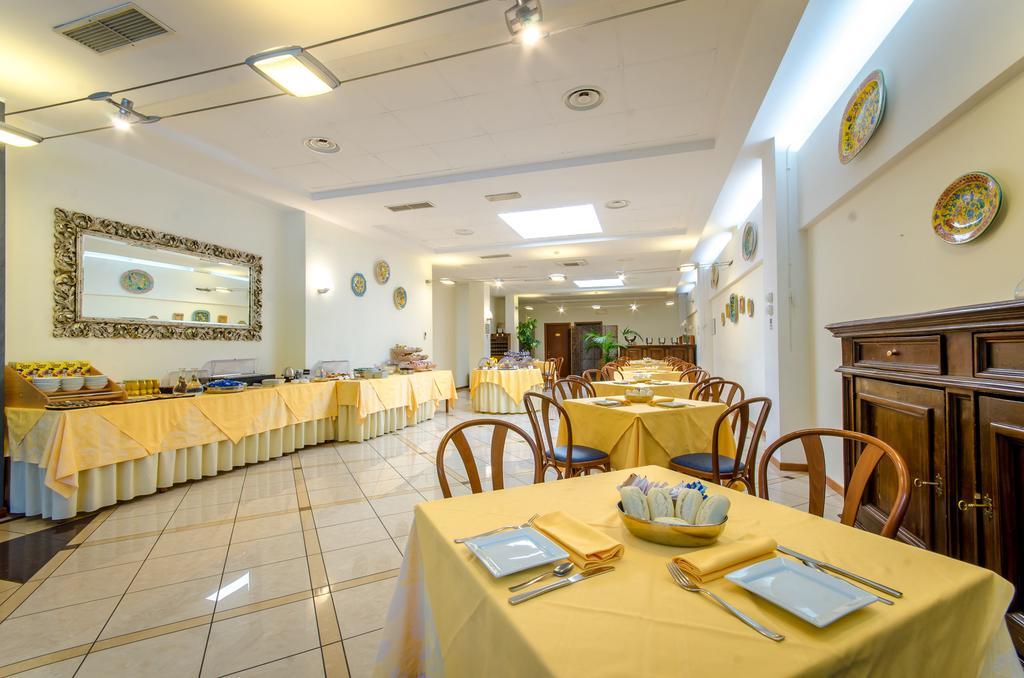 Hotel Federico II L'Aquila Bagian luar foto