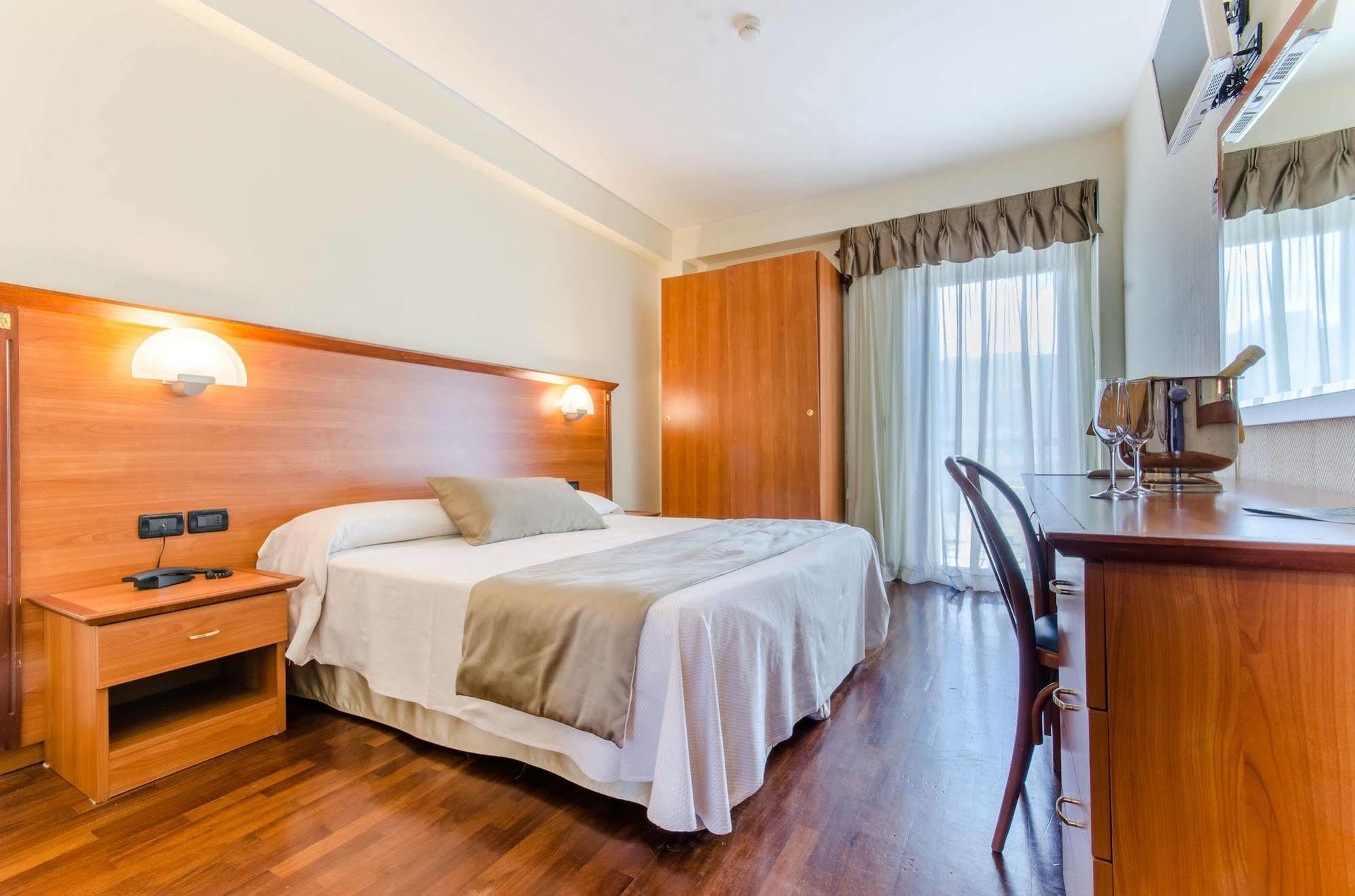 Hotel Federico II L'Aquila Bagian luar foto