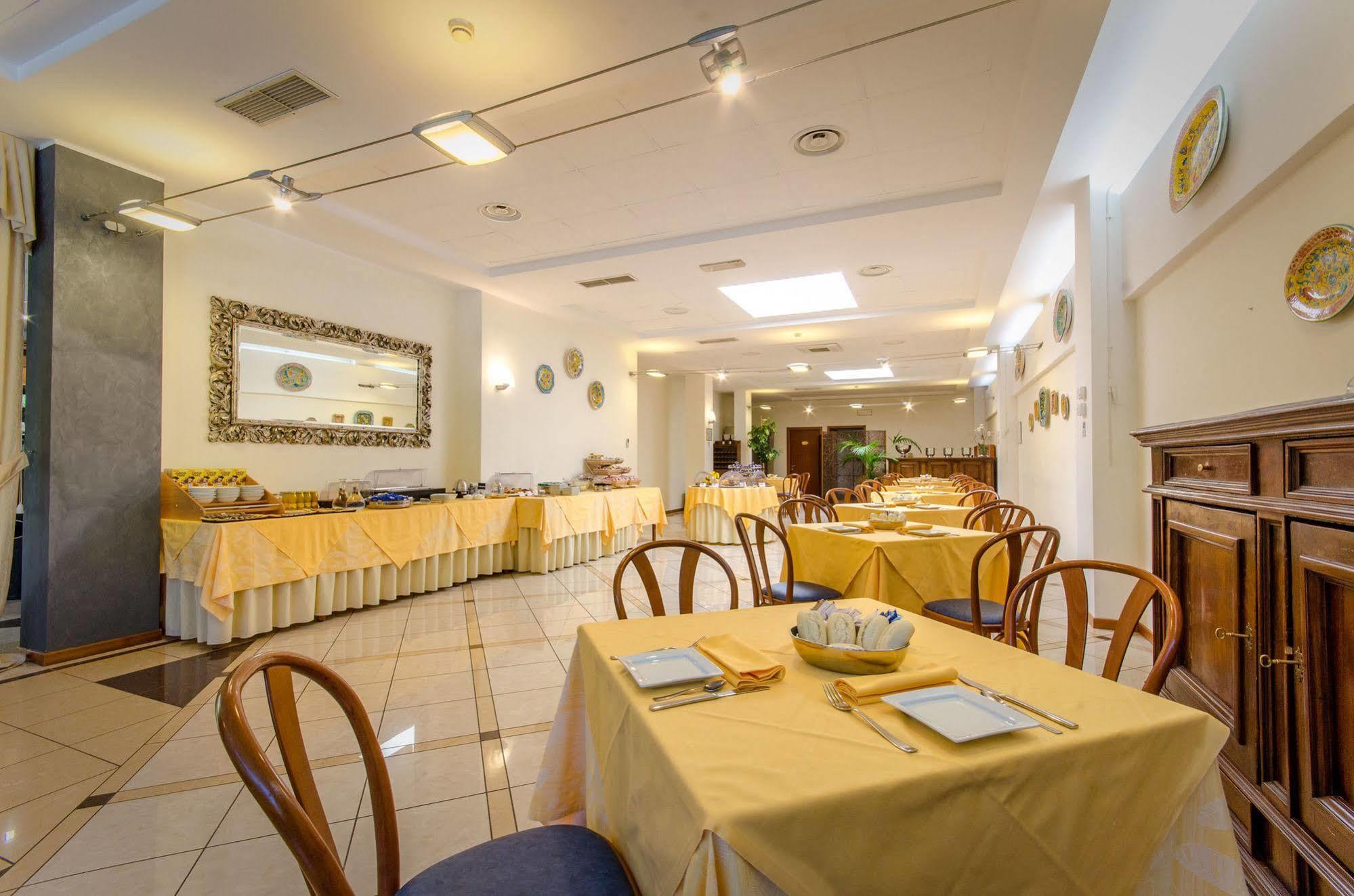 Hotel Federico II L'Aquila Bagian luar foto