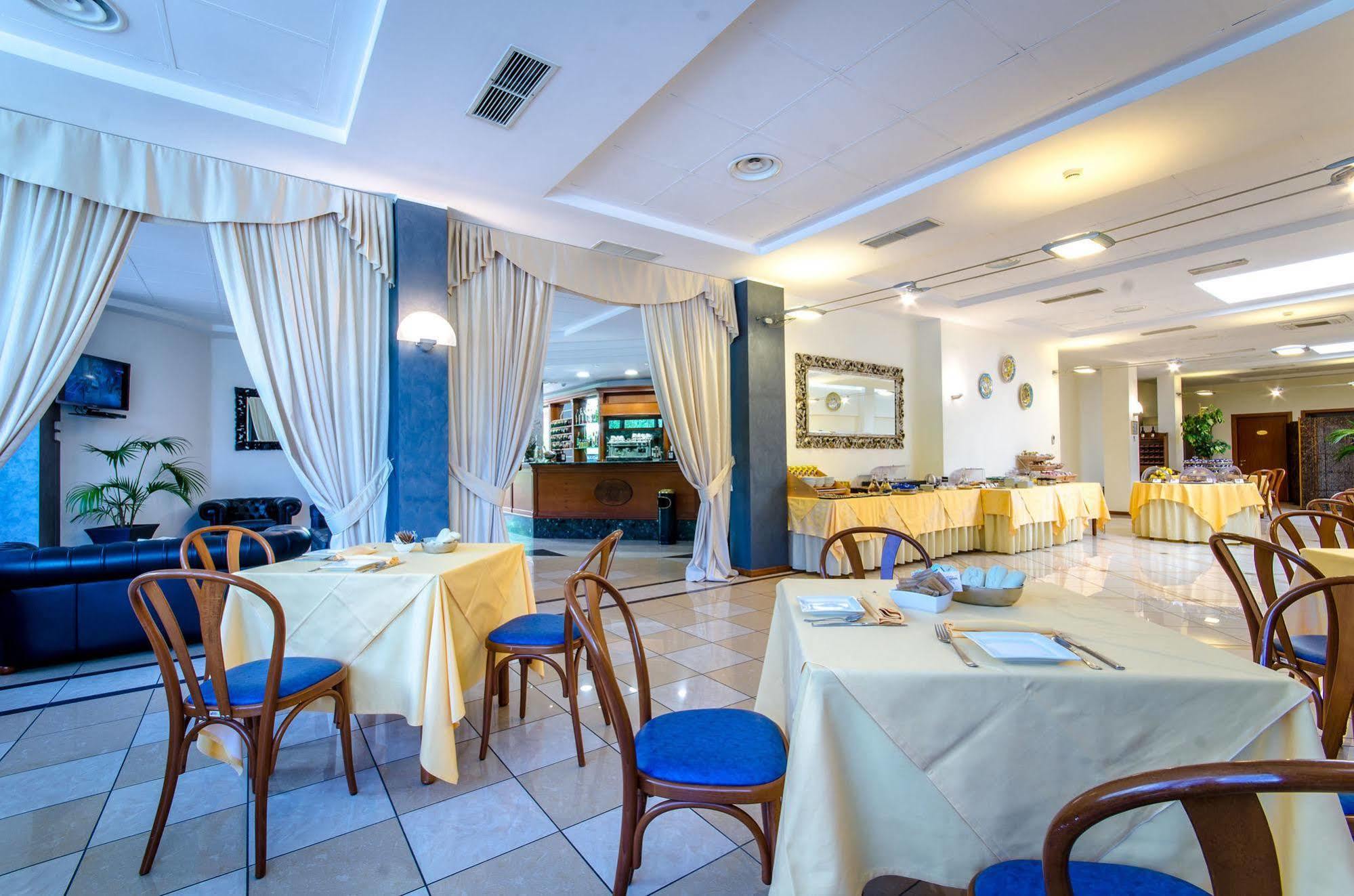 Hotel Federico II L'Aquila Bagian luar foto